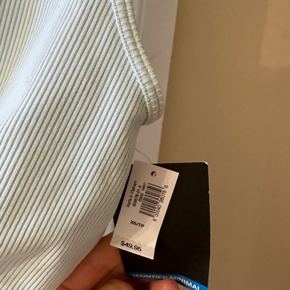 Gap athletic tops - Picture 2 of 3